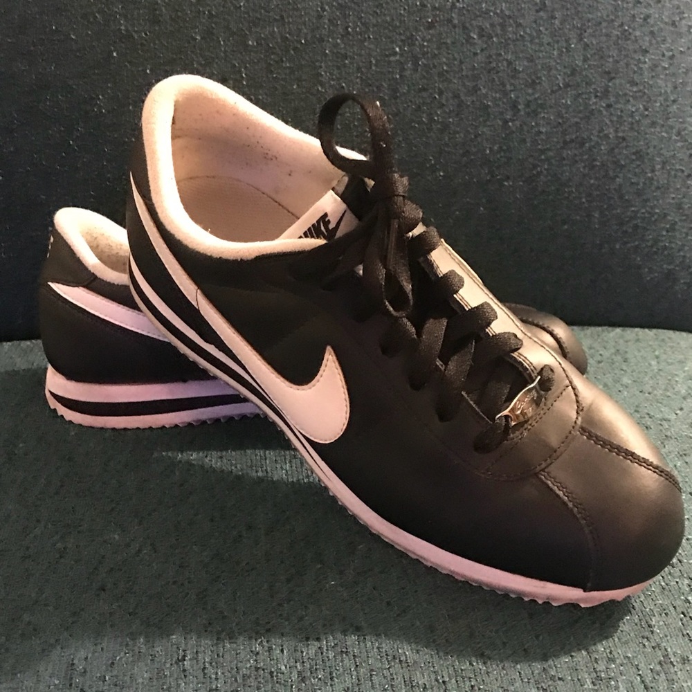 Old school classic Nike Cortez size 9